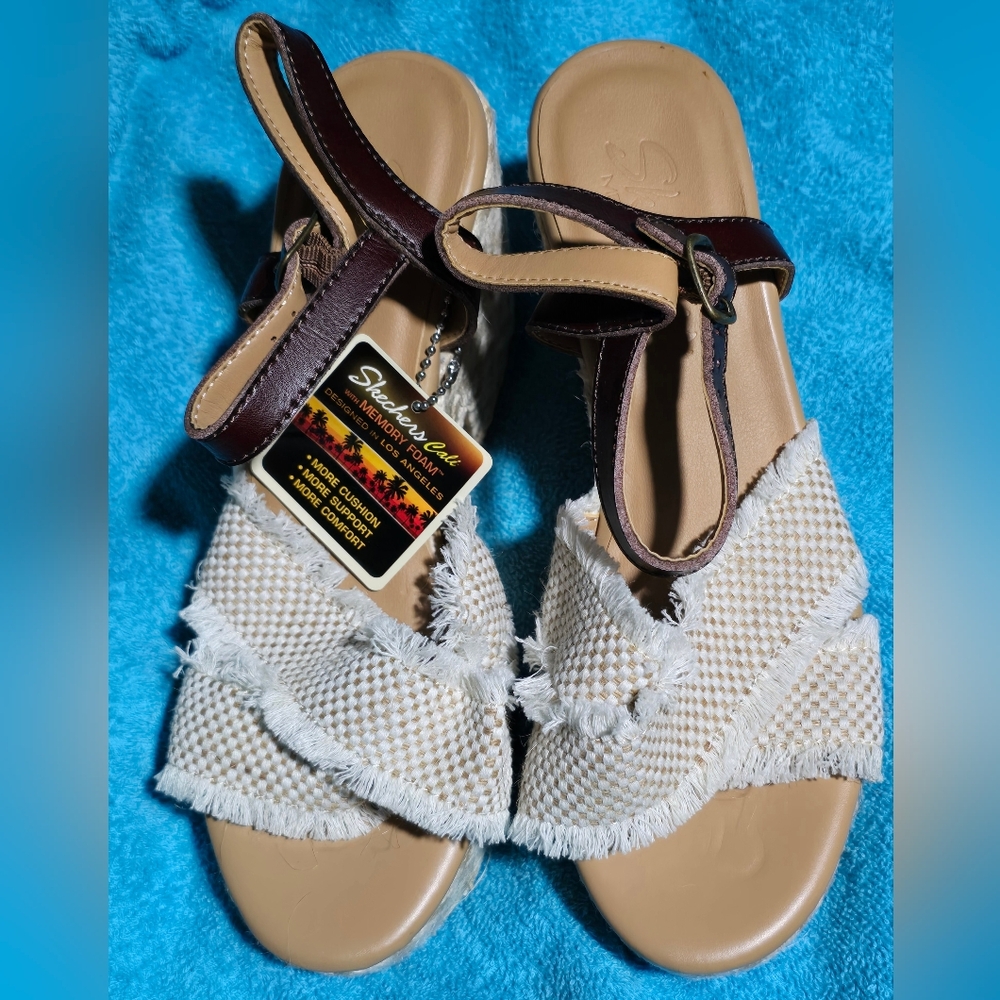 **NEW** Skechers Cali Heater Baby Bell Natural Heeled Sandals, Size 8